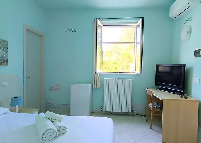 招待所 Edera And 3*